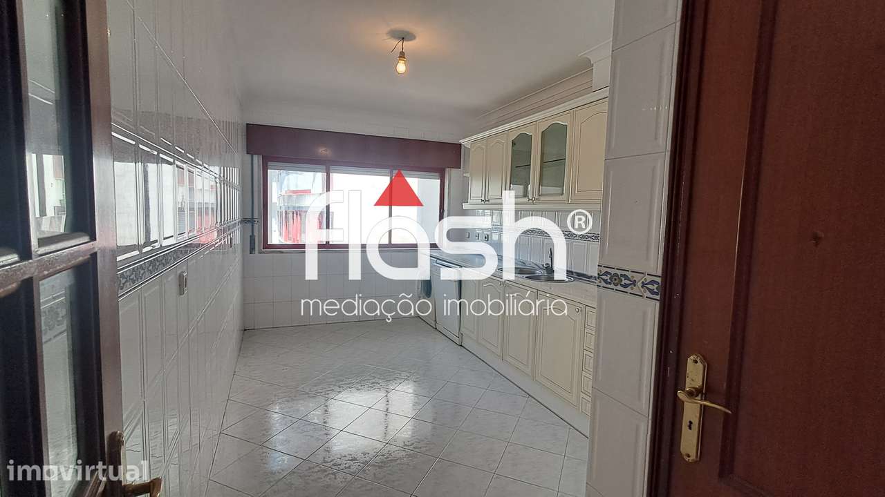 Apartamento T2 c/ parqueamento em Mem Martins - Grande imagem: 3/32
