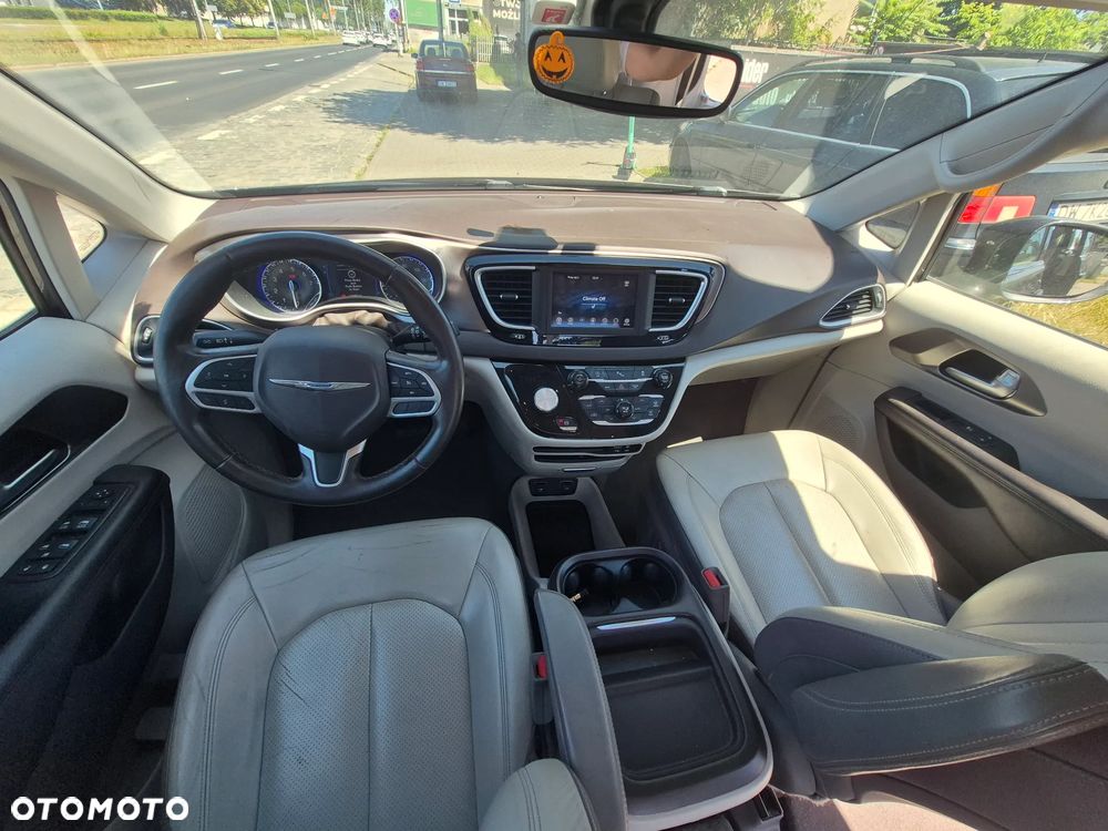 Chrysler Pacifica - 18