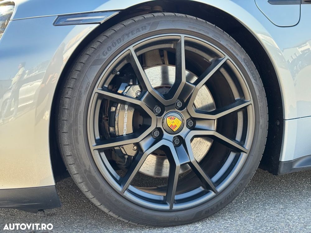 Porsche Taycan - 9