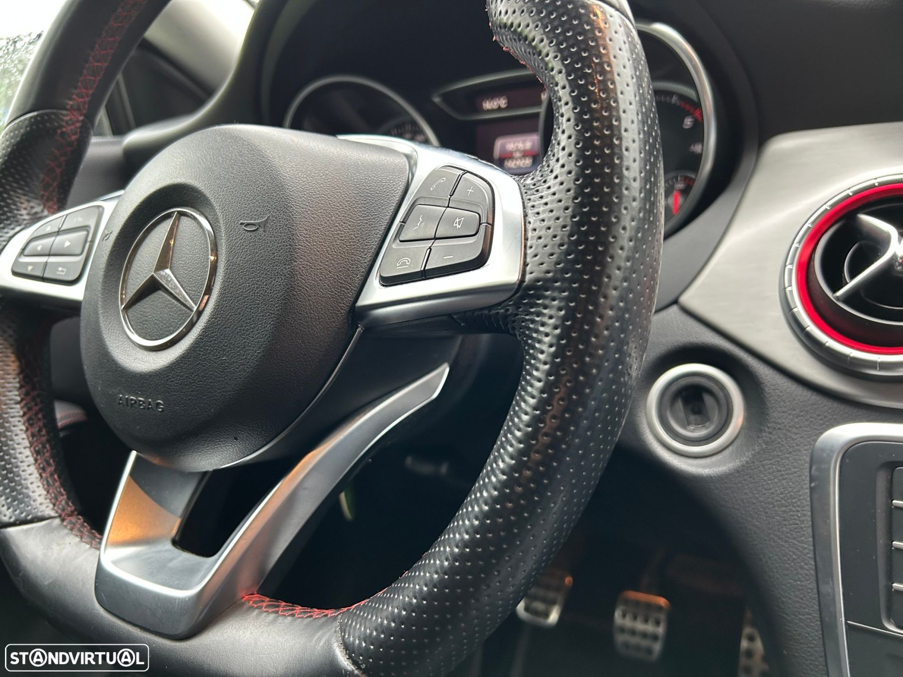 Mercedes-Benz CLA 180 Shooting Brake d AMG Line - 13