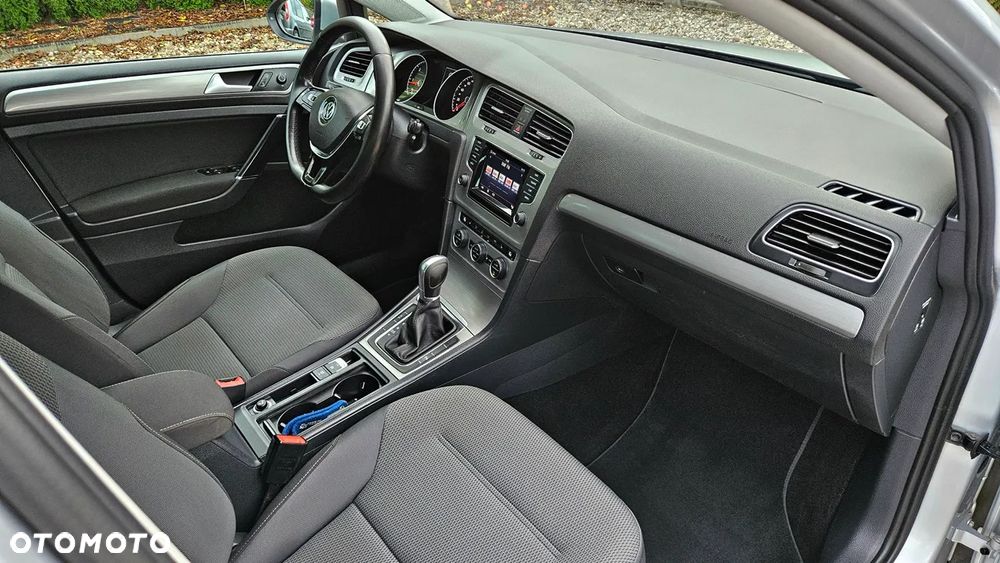 Volkswagen Golf - 27