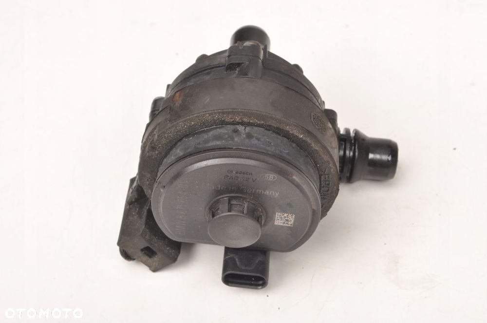 BMW 3 G20 330e 2.0 POMPA WODY 8671654 19R - 3