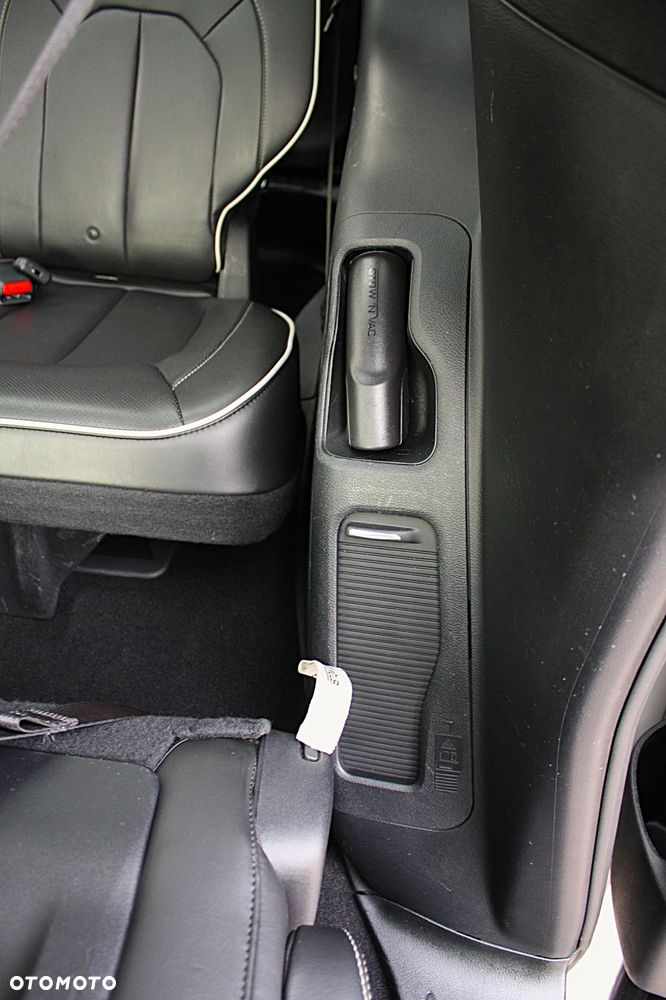 Chrysler Pacifica - 17