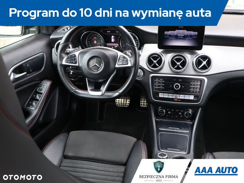 Mercedes-Benz GLA - 9