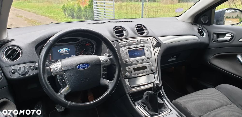 Ford Mondeo 2.0 Ghia - 12