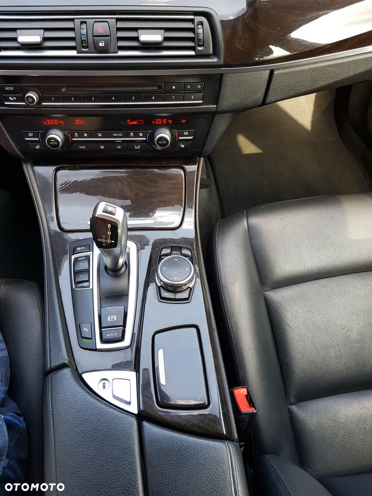 BMW Seria 5 525d Sport-Aut Luxury Line - 35
