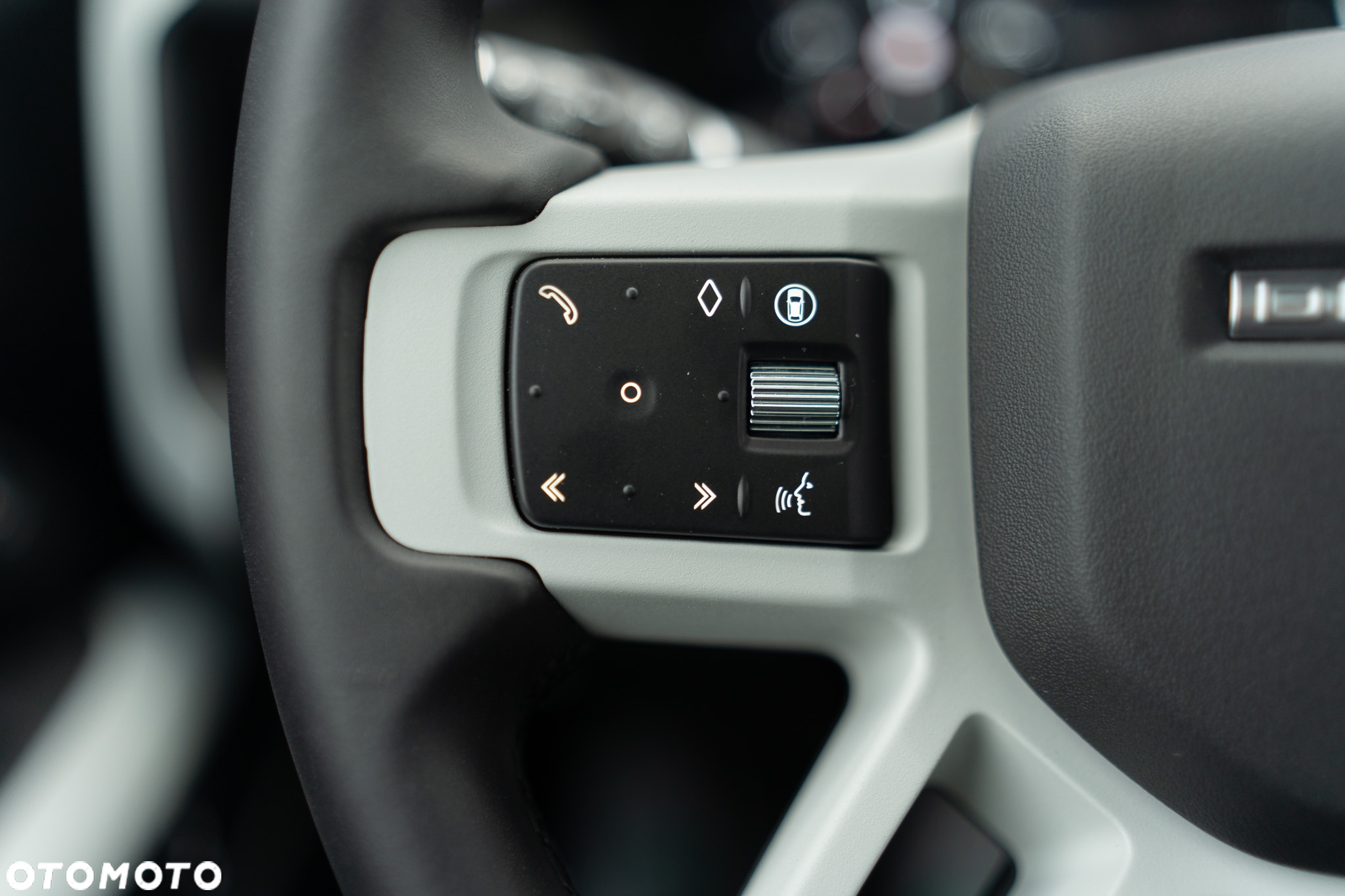 Land Rover Defender - 10