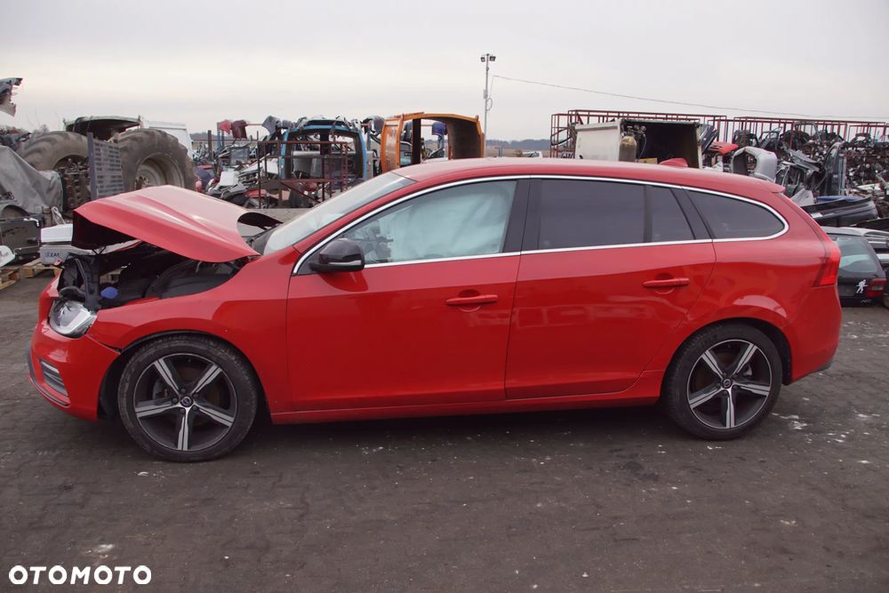 Auto na części - Volvo V60 I R-Design Lift 2.0 D4 190 KM D4204T14 TG-81SC 612 2018R Silnik Skrzynia Drzwi Błotnik Klapa Lampa Lusterko Klamka Szyba Deska Kokpit Sterownik Moduł Czujnik Licznik Wyświetlacz Panel Kierownica - 8