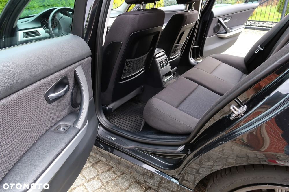 BMW Seria 3 318d Touring - 9