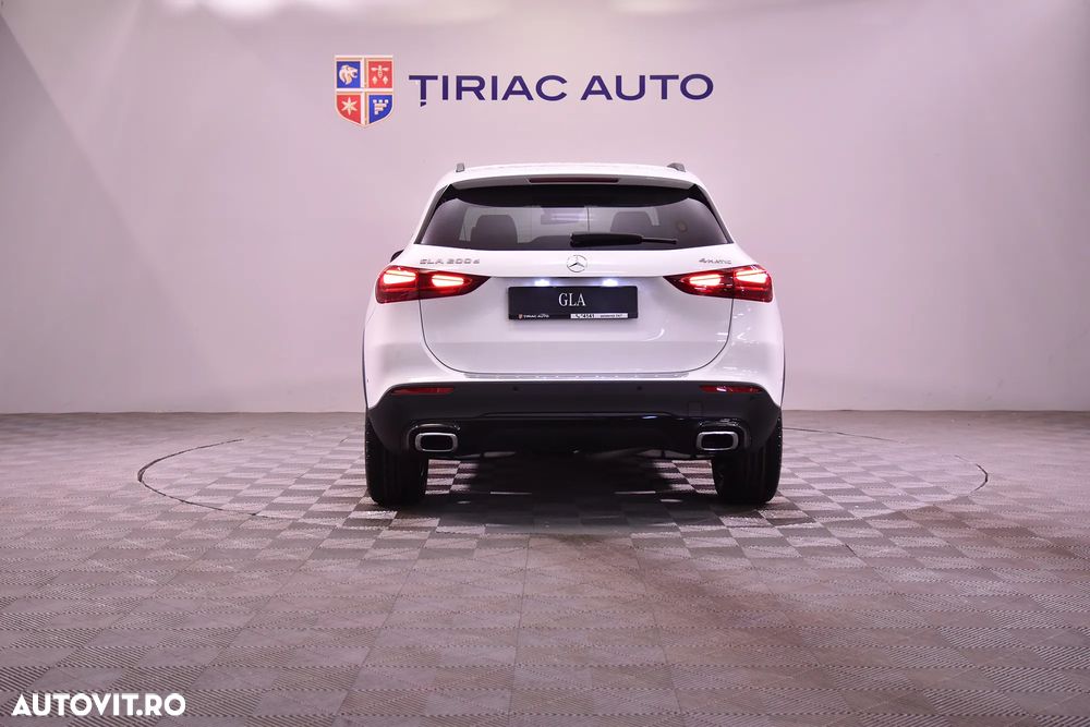 Mercedes-Benz GLA - 4