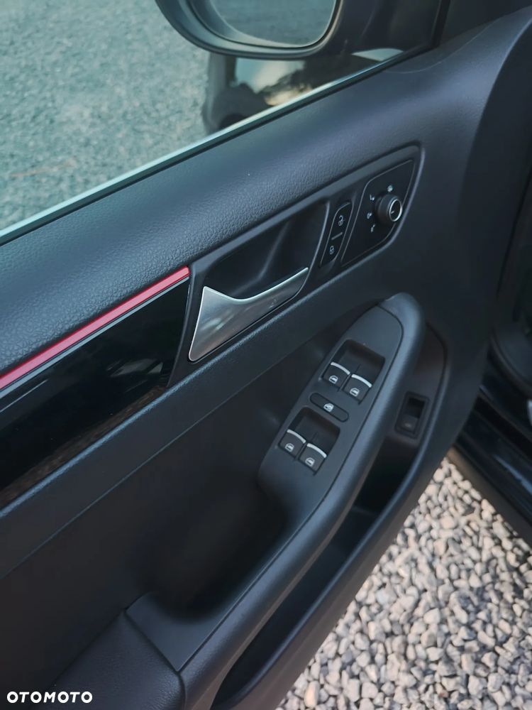 Volkswagen Jetta - 12