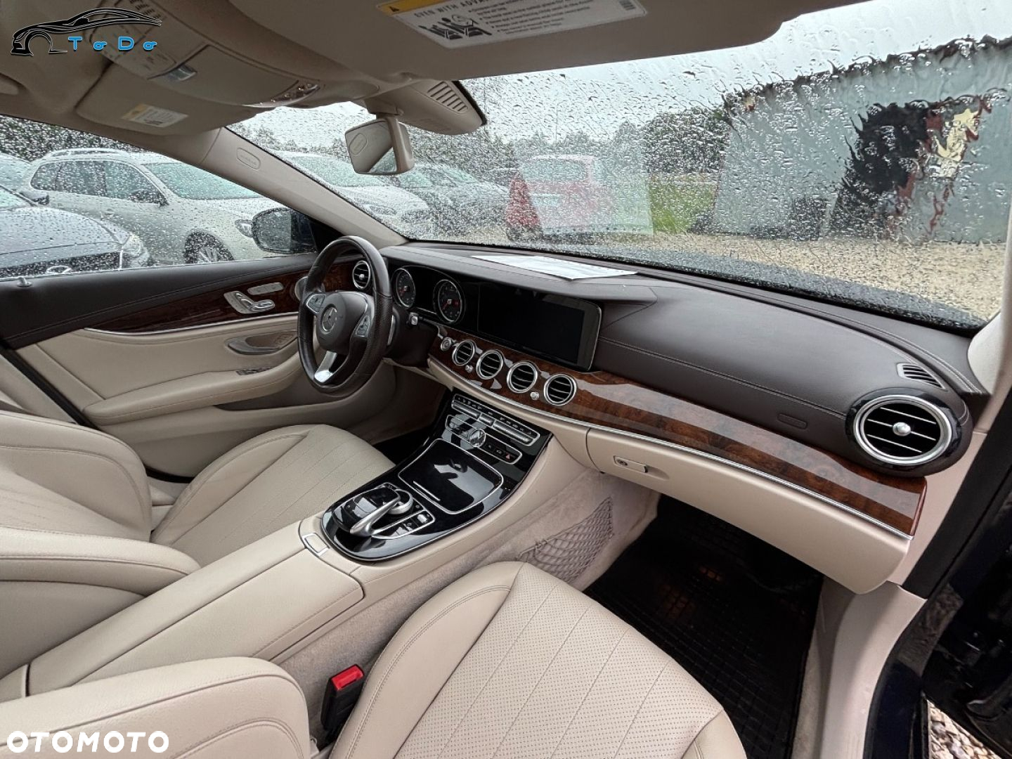 Mercedes-Benz Klasa E 300 9G-TRONIC - 28