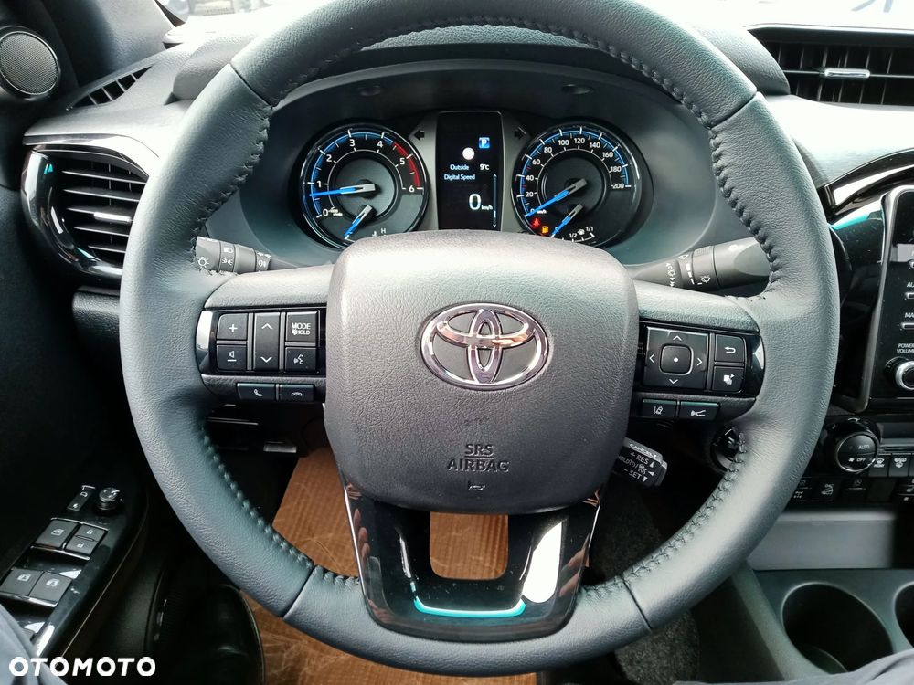 Toyota Hilux 2.8 D-4D Double Cab Invincible 4x4 - 11