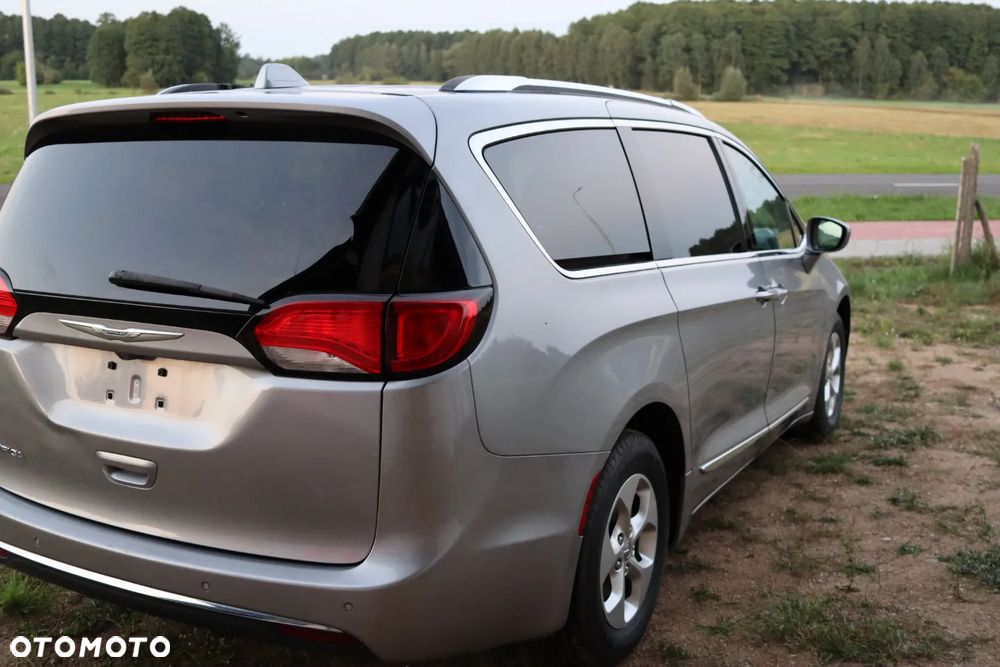 Chrysler Pacifica - 15