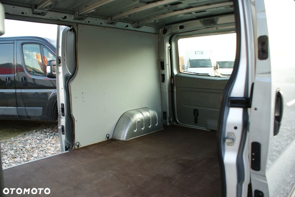Opel Vivaro - 12