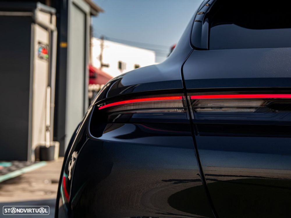 Porsche Taycan Cross Turismo - 12