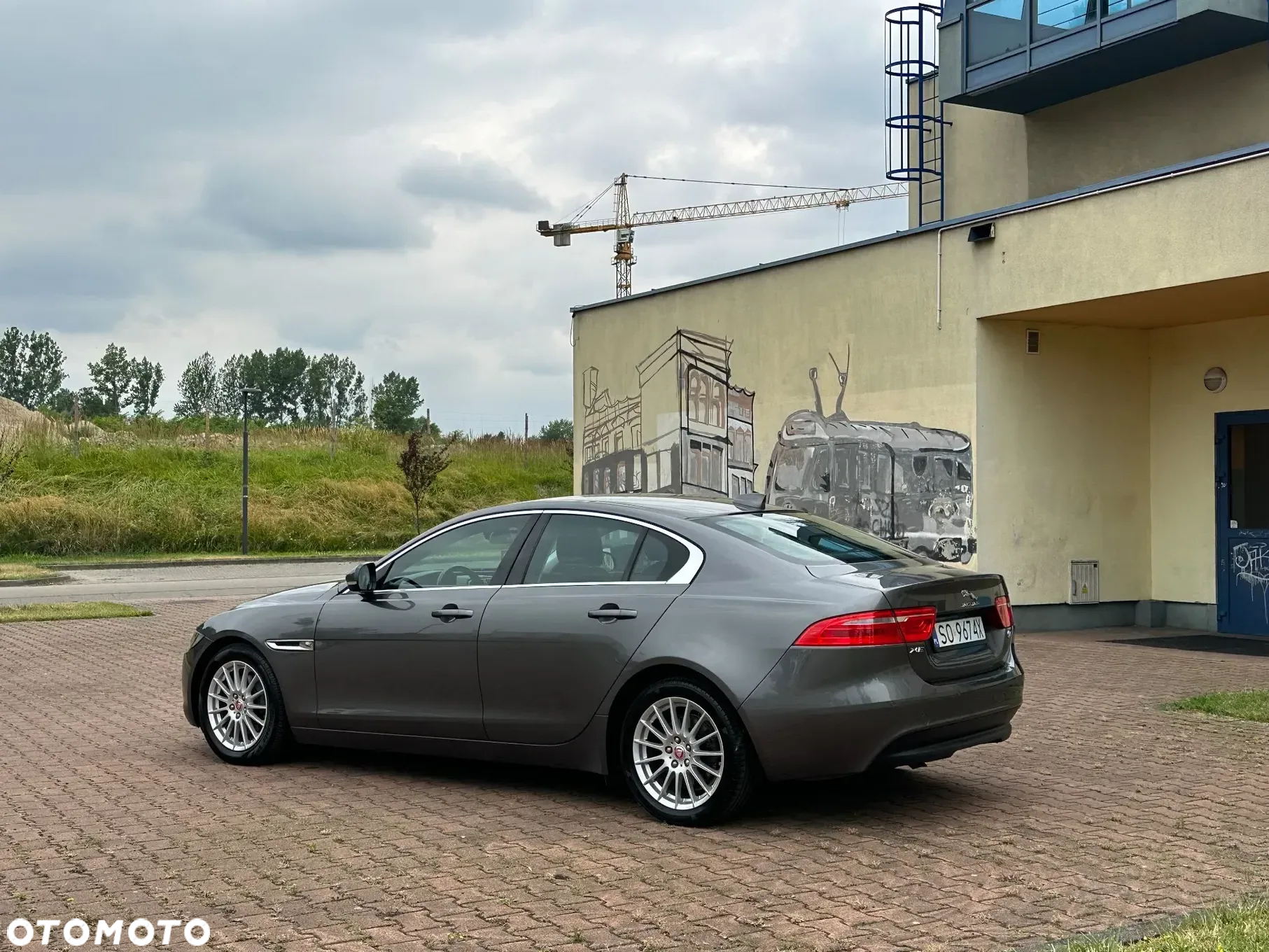 Jaguar XE - 9