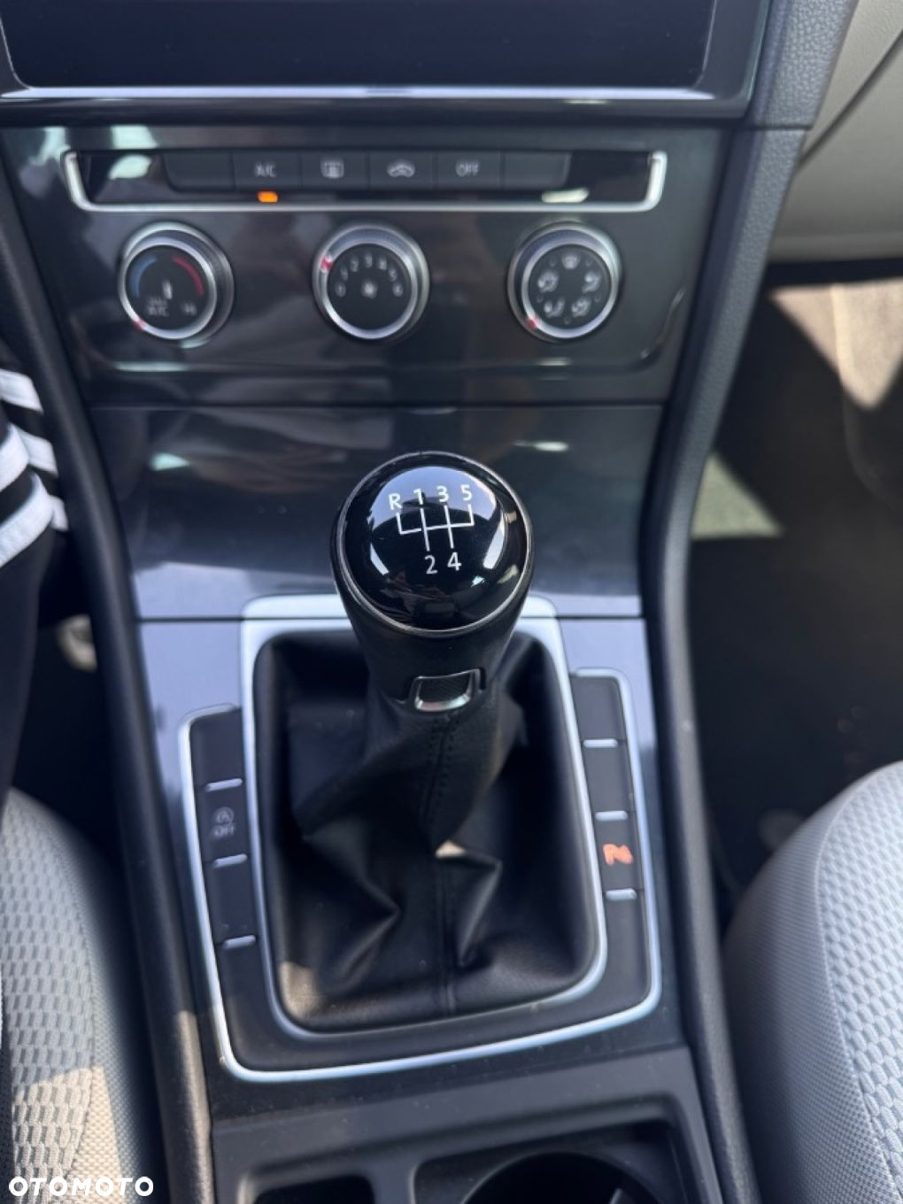 Volkswagen Golf - 25