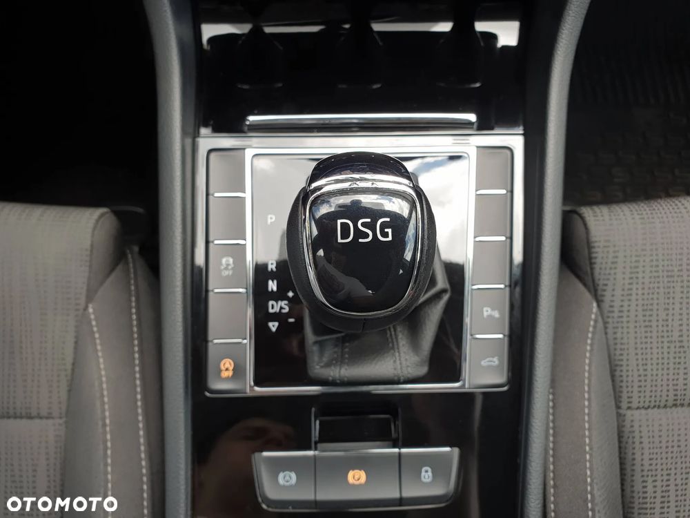 Skoda Superb 2.0 TDI Ambition DSG - 32