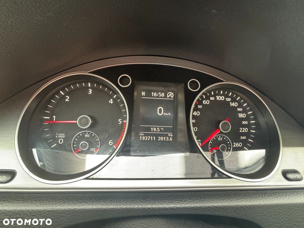 Volkswagen Passat 2.0 TDI Comfortline DSG - 6