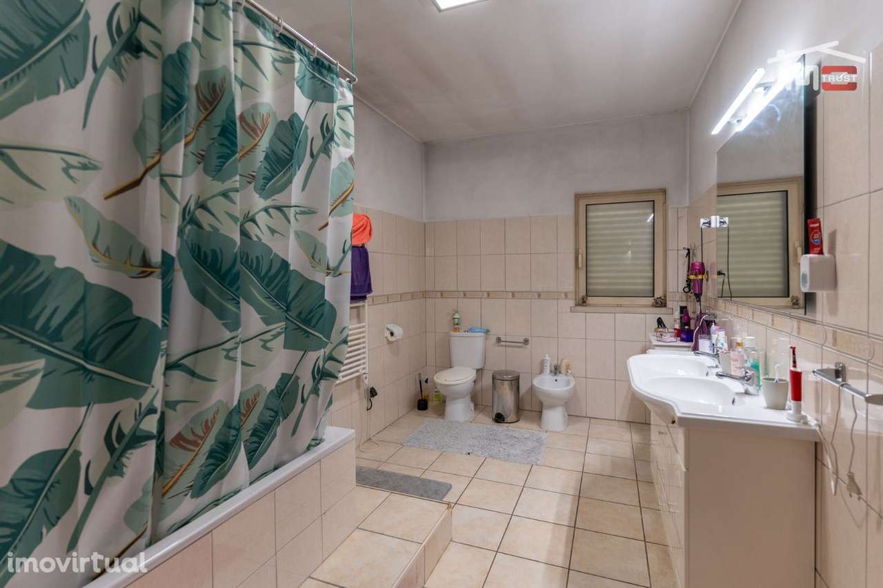 MORADIA T3 COM LICENÇA DE UTILIZAÇÃO, SÓTÃO, GARAGEM, CHURRASQUEIRA... - Grande imagem: 5/32