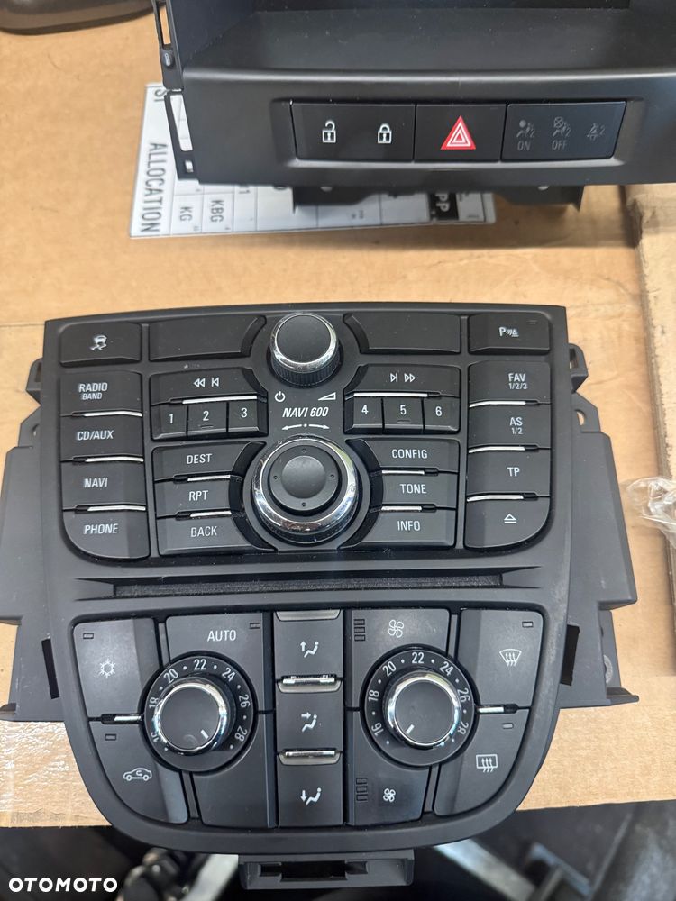 Opel Astra J  Komputer silnika - 12230740 - 360 złoty  Skrzynka bezpieczników:  5DK00866813 - 200 złoty  Skrzynka bezpieczników: 5DK00866931 - 150 złoty  Licznik/obrotomierz 13172010 - 150 złoty  Moduł cim stacyjka przełącznik zespolony GM13197721 - 300 złoty  Moduł silniczek hamulca ręcznego A2C53440441 - 300 złoty - 6