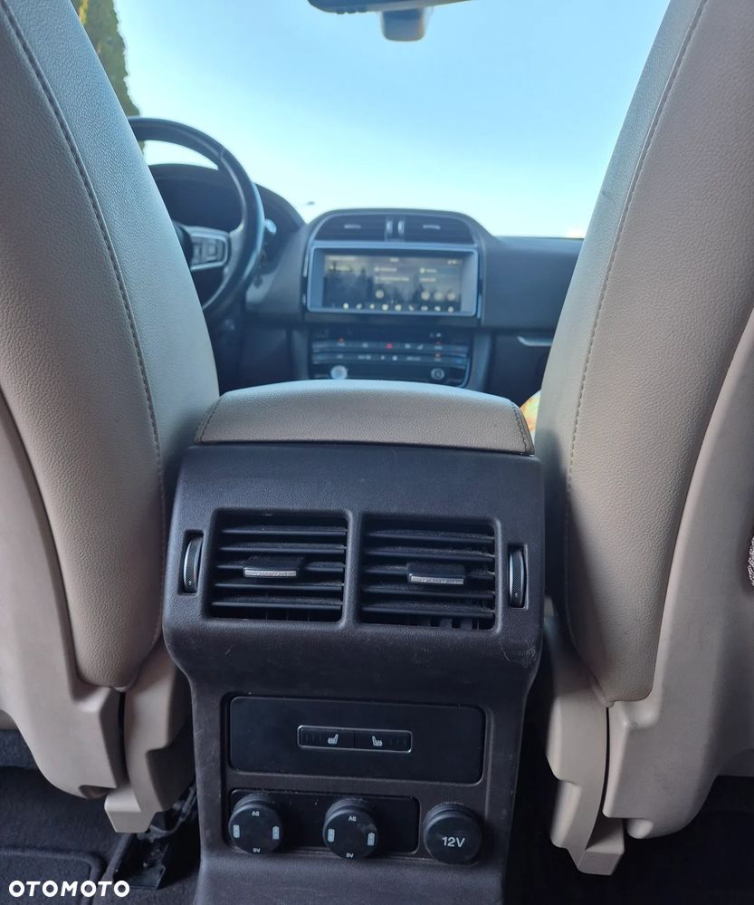 Jaguar F-Pace 2.0 i4D AWD Prestige - 24