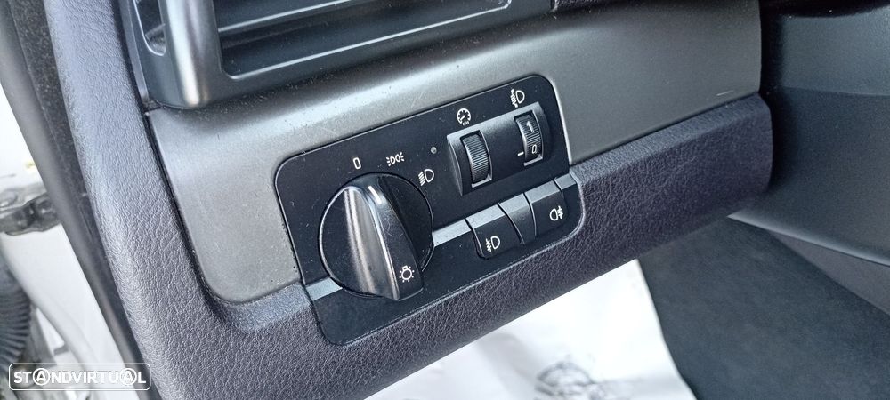 BMW 318 d Touring - 18
