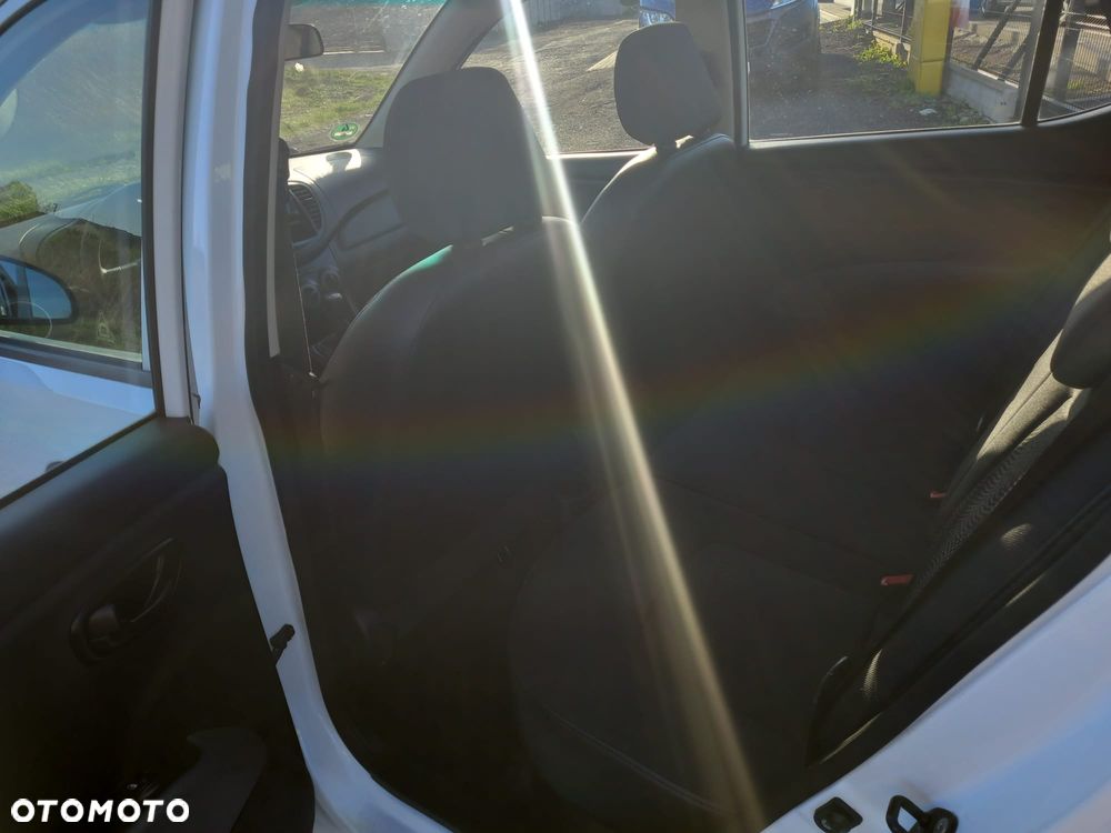 Hyundai i10 1.1 UEFA EURO 2012 Edition - 10