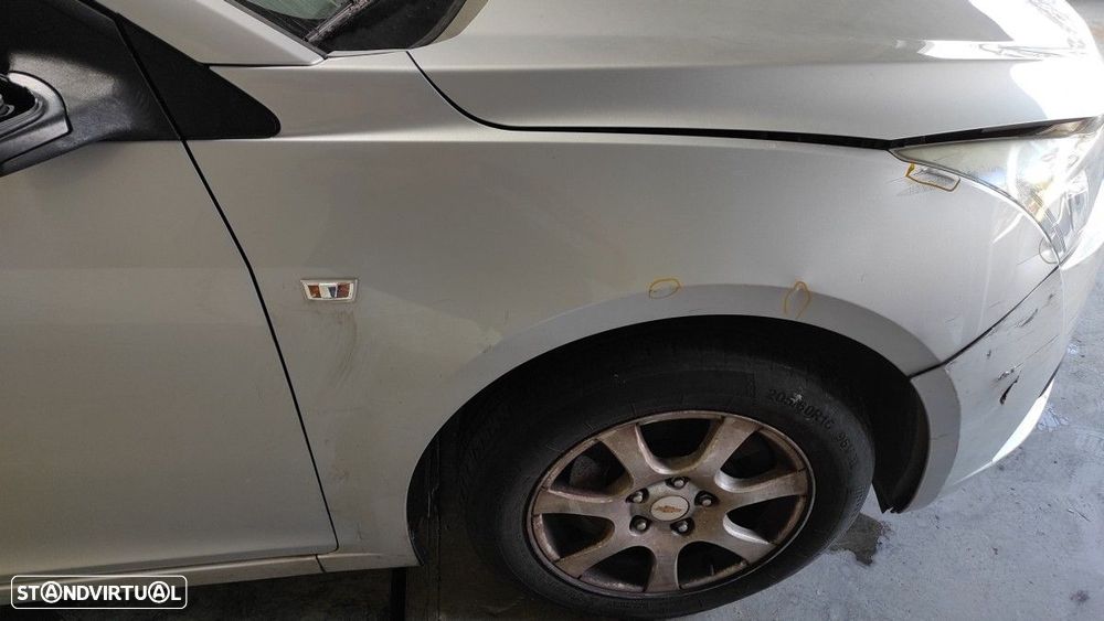 GUARDA-LAMAS FRENTE DIREITO CHEVROLET CRUZE LS - 5