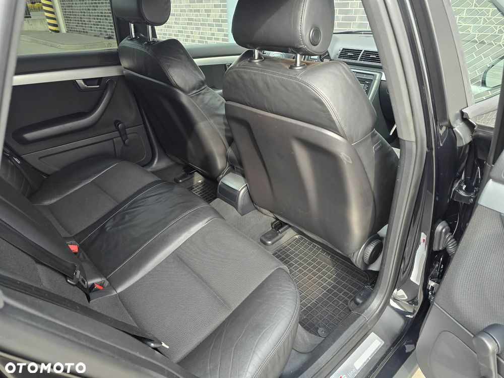 Audi A4 Avant 2.0 TDI DPF quattro - 25