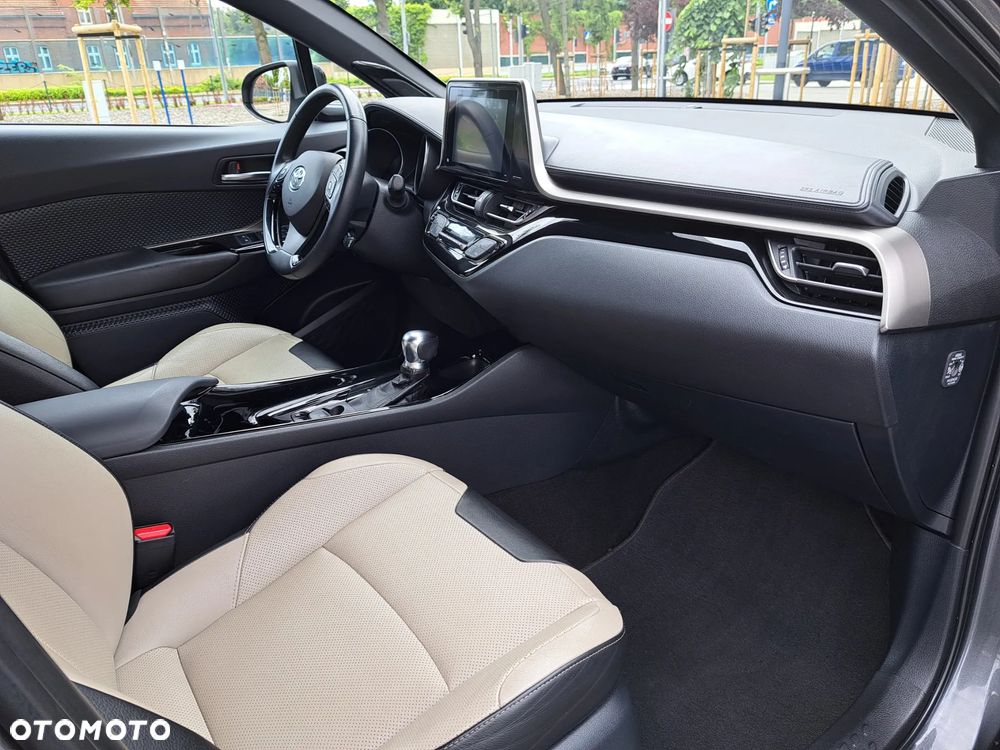 Toyota C-HR Lounge - 16