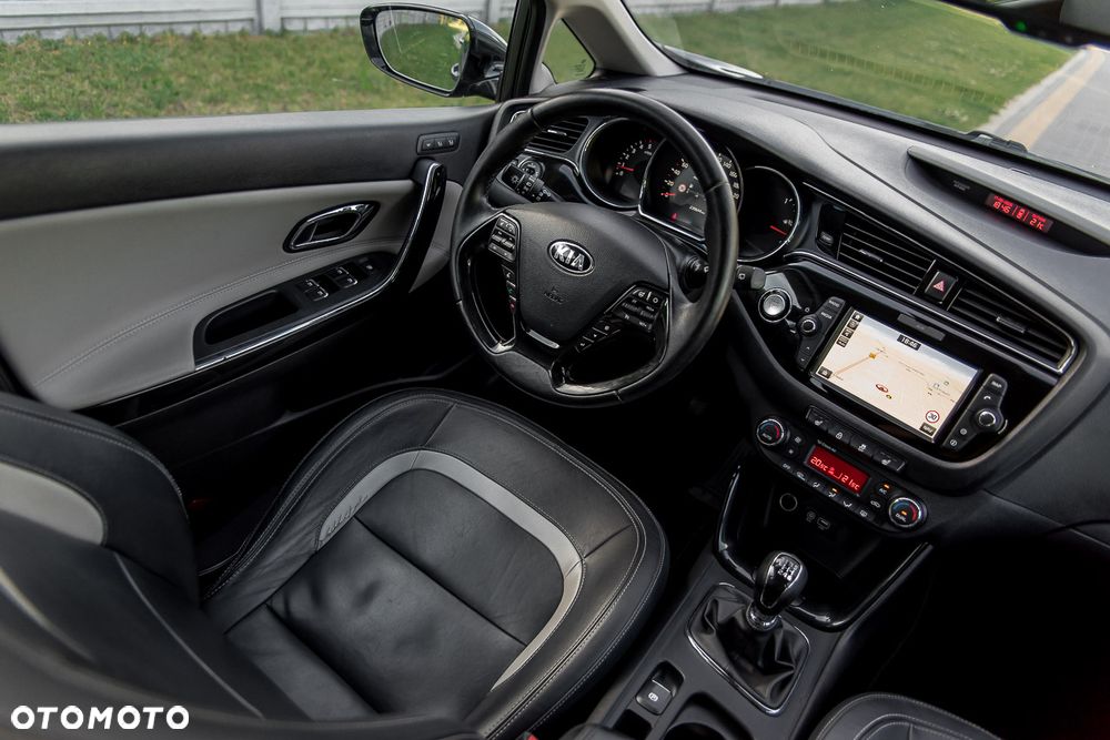 Kia Ceed 1.6 CRDi 136 ISG Platinum Edition - 36