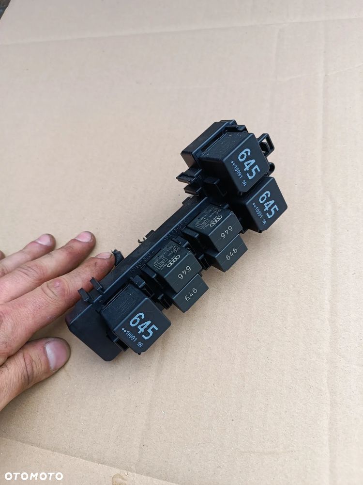 VW SCIROCCO III 08-14r SKRZYNKA BEZPIECZNIKÓW BEZPIECZNIK 645 4H0951253C 4H0951253A - 1