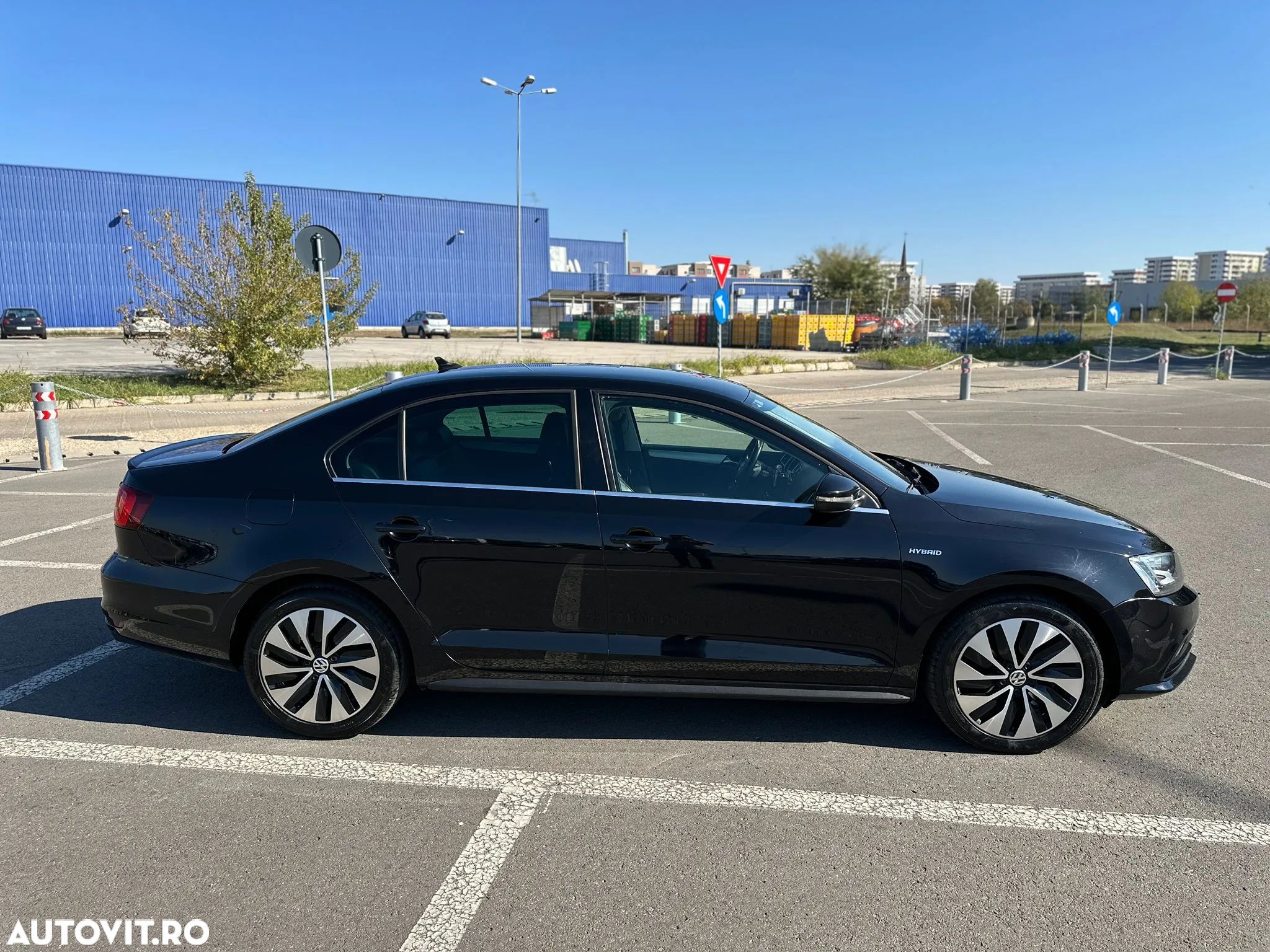 Volkswagen Jetta - 1