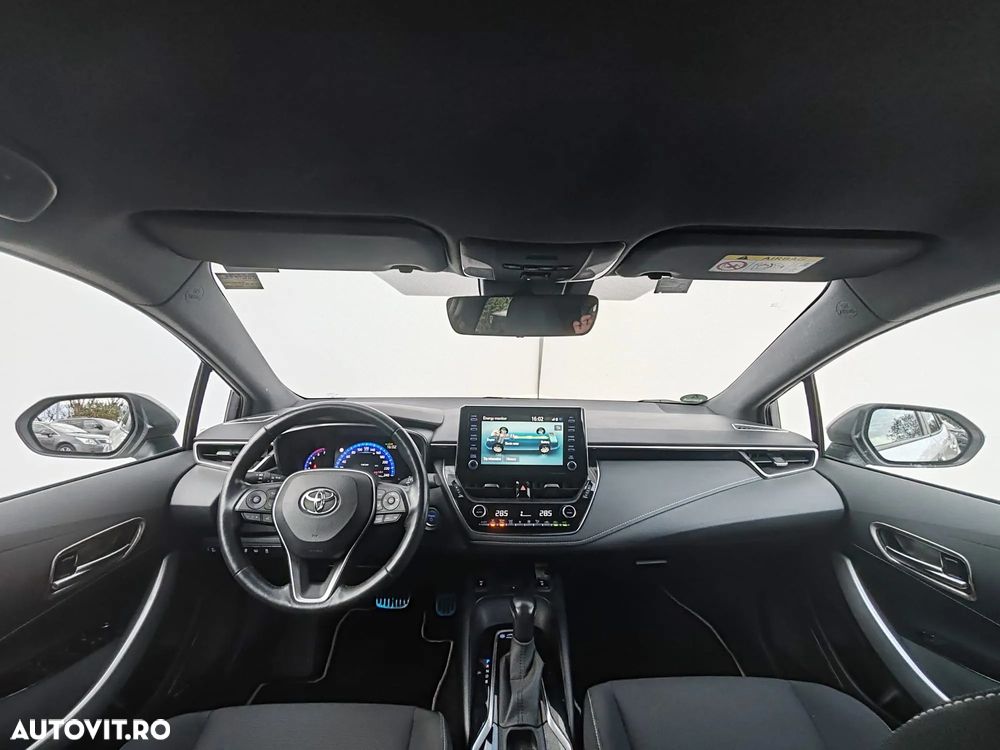 Toyota Corolla 1.8 Hybrid Team Deutschland - 11