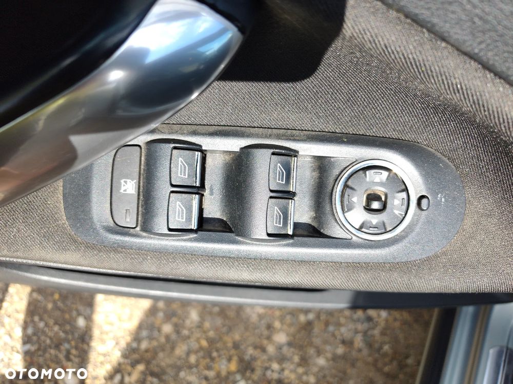 Ford Mondeo 2.0 TDCi Ghia - 12