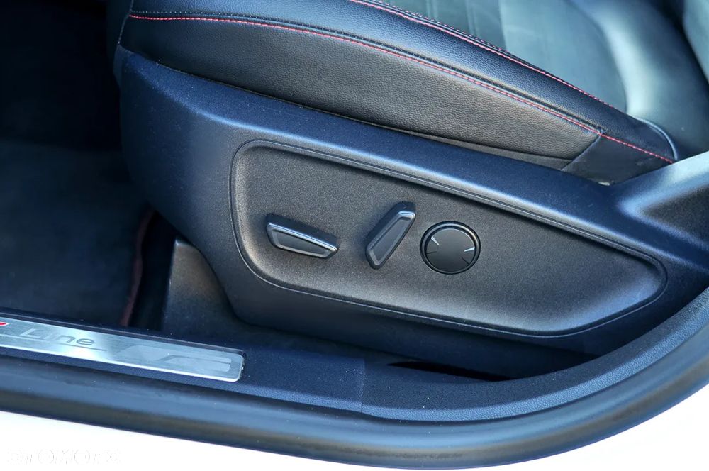 Ford Kuga 1.5 EcoBoost FWD ST-Line X - 22