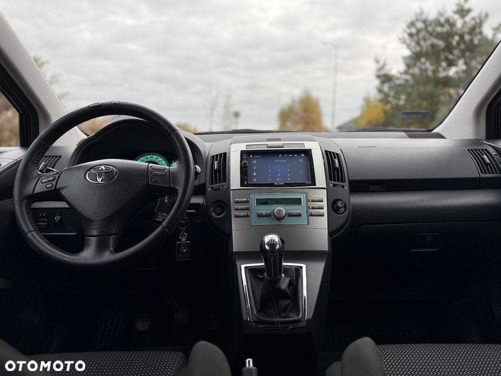 Toyota Corolla Verso 2.2 D-4D X + NAVI 7os - 21