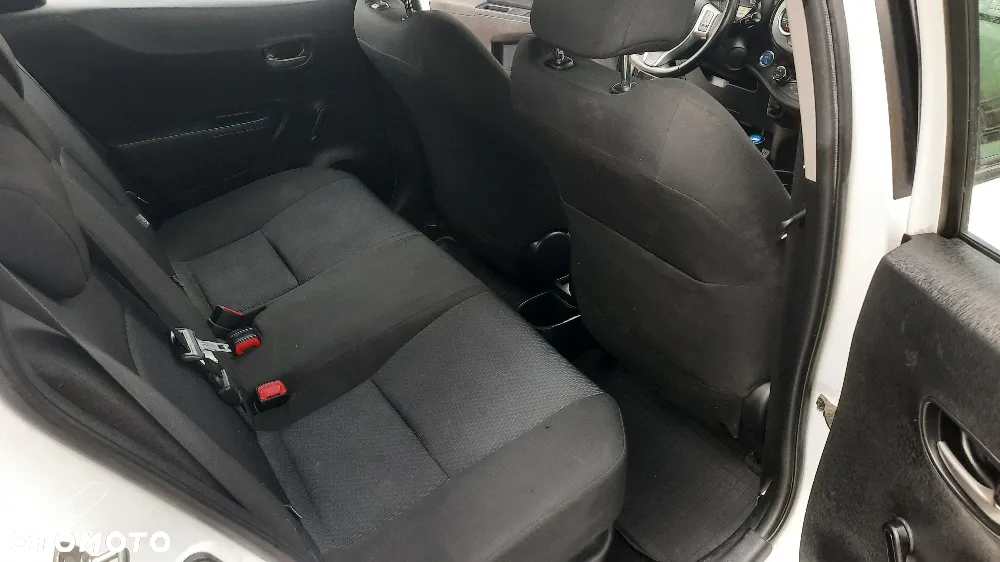 Toyota Yaris Hybrid 100 Dynamic - 16