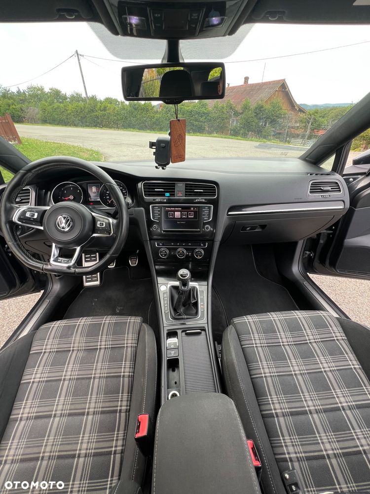 Volkswagen Golf - 13