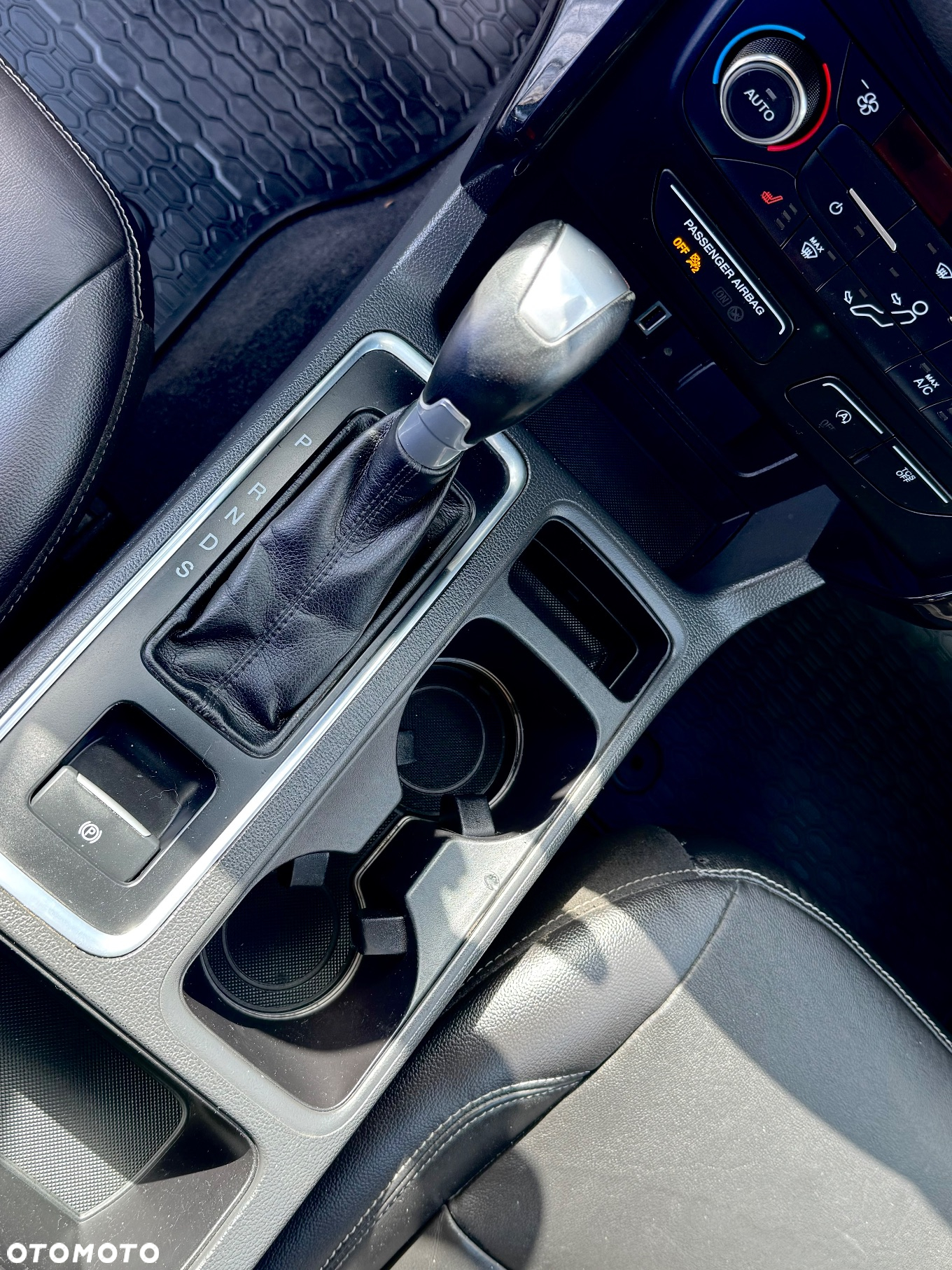 Ford Escape 2.0 EcoBoost AWD Titanium - 35