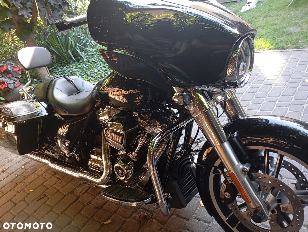 Harley-Davidson Touring Street Glide - 4