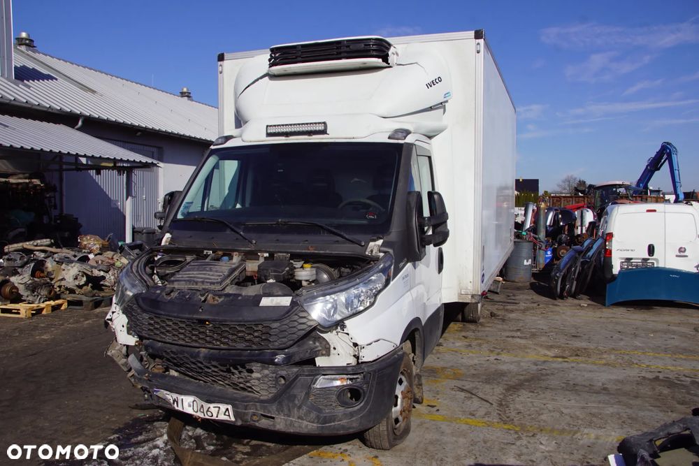 Auto na części - Iveco Daily IV 50C15 3.0 HPI 146 KM F1CFL411J 2840.6 2015R Silnik Skrzynia Drzwi Błotnik Lampa Lusterko Klamka Szyba Zabudowa Kontener Deska Kokpit Sterownik Moduł Czujnik Licznik Panel Kierownica - 8