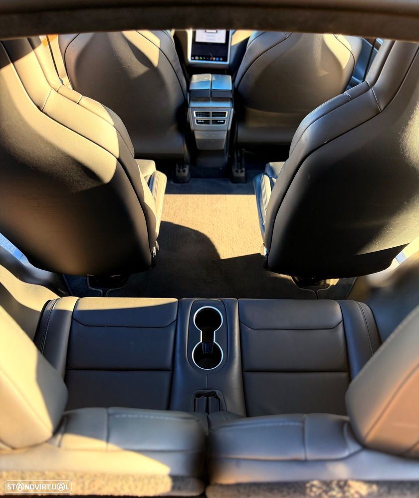 Tesla Model X - 8