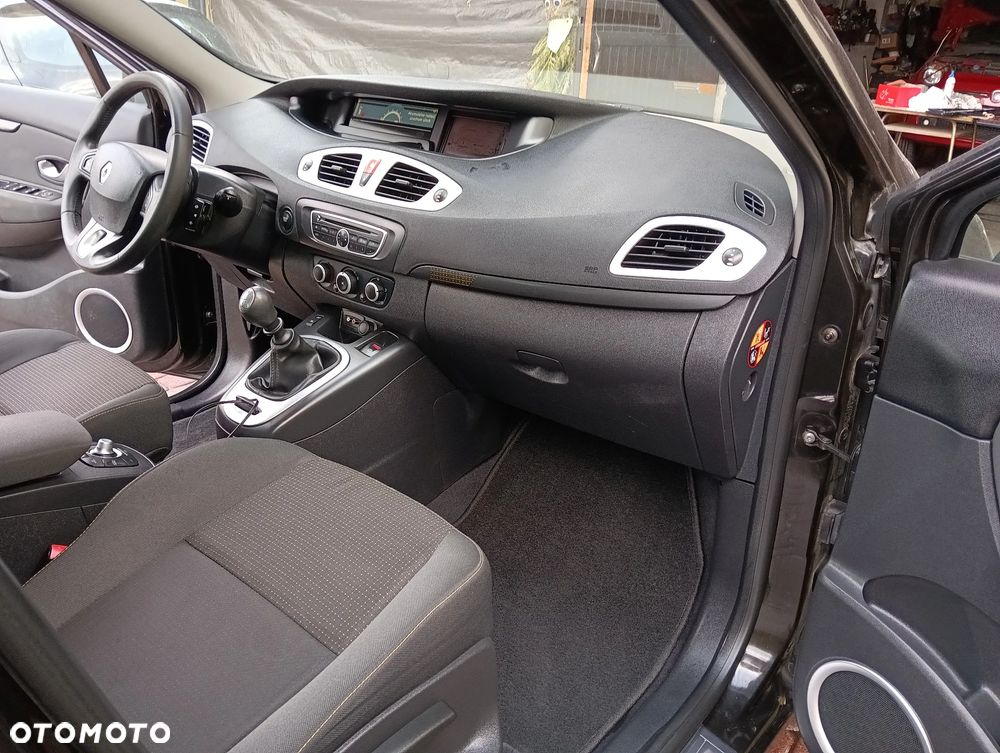 Renault Scenic 1.6 16V 110 Dynamique - 19