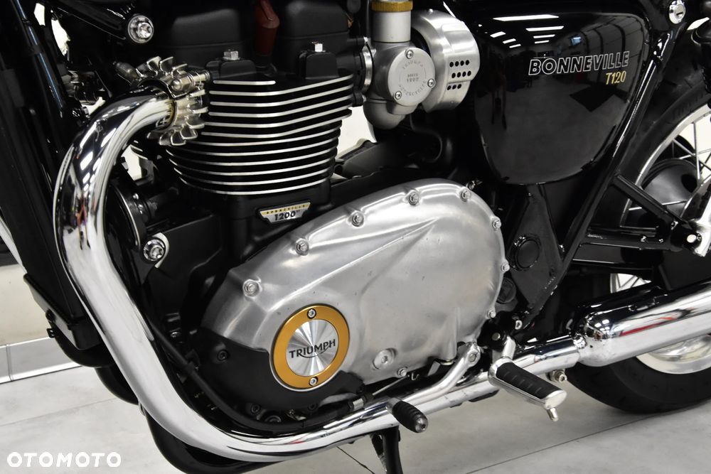 Triumph Bonneville - 16