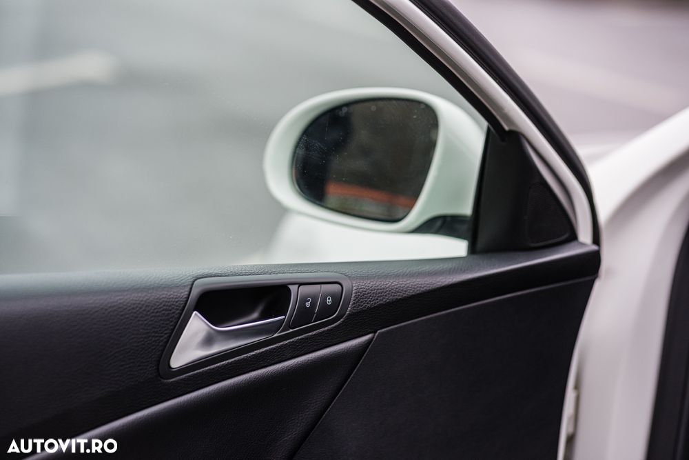 Volkswagen Passat Variant 2.0 TDI DPF Highline - 25