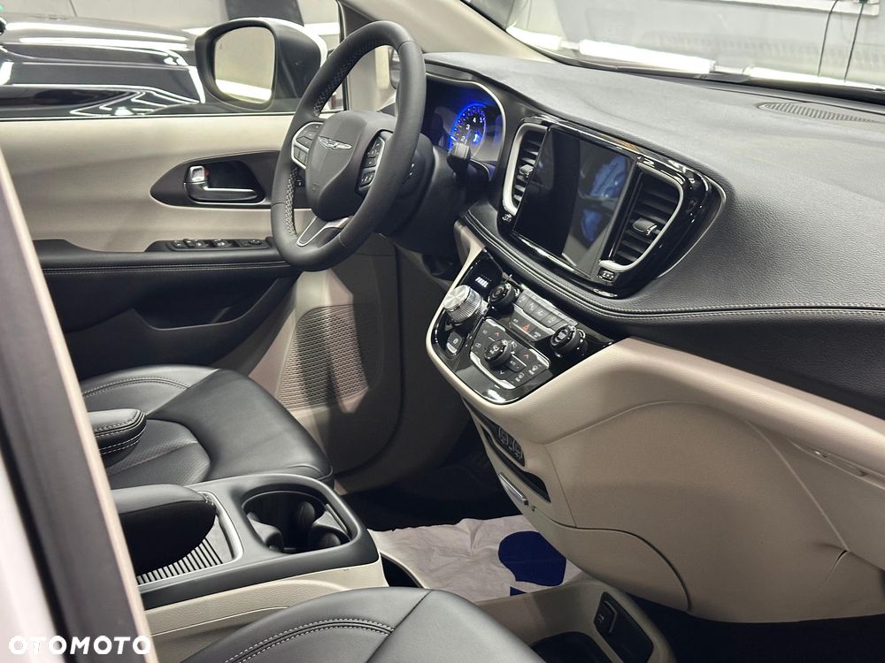 Chrysler Pacifica - 18