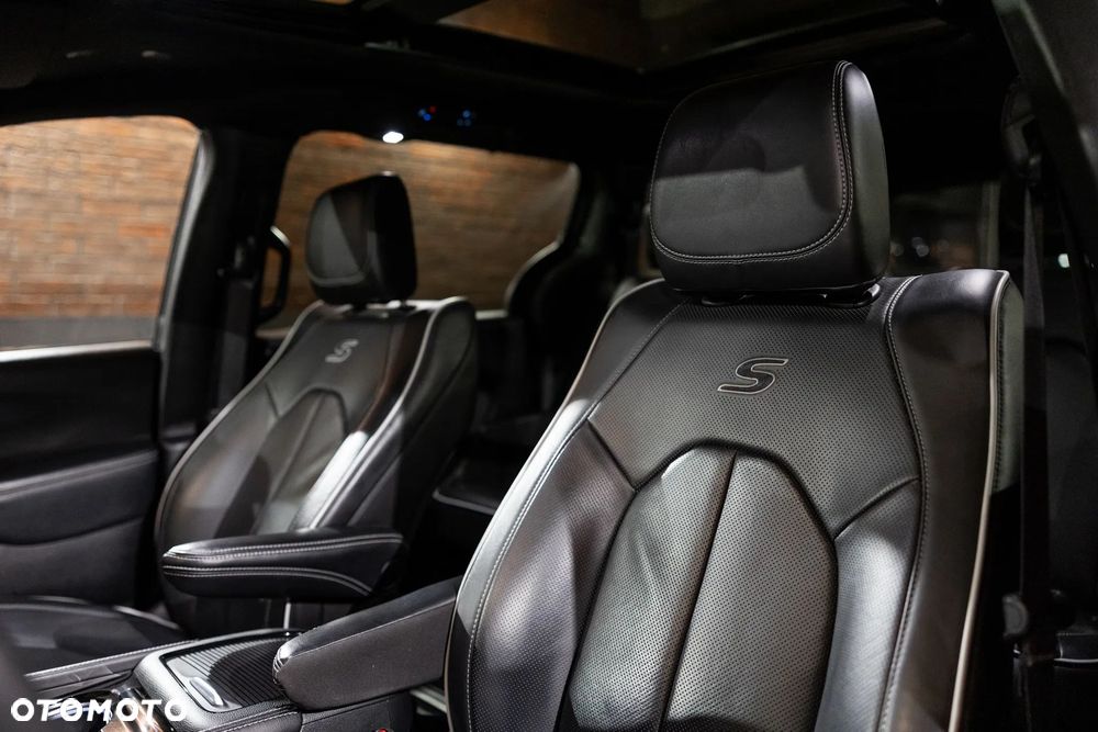 Chrysler Pacifica - 21